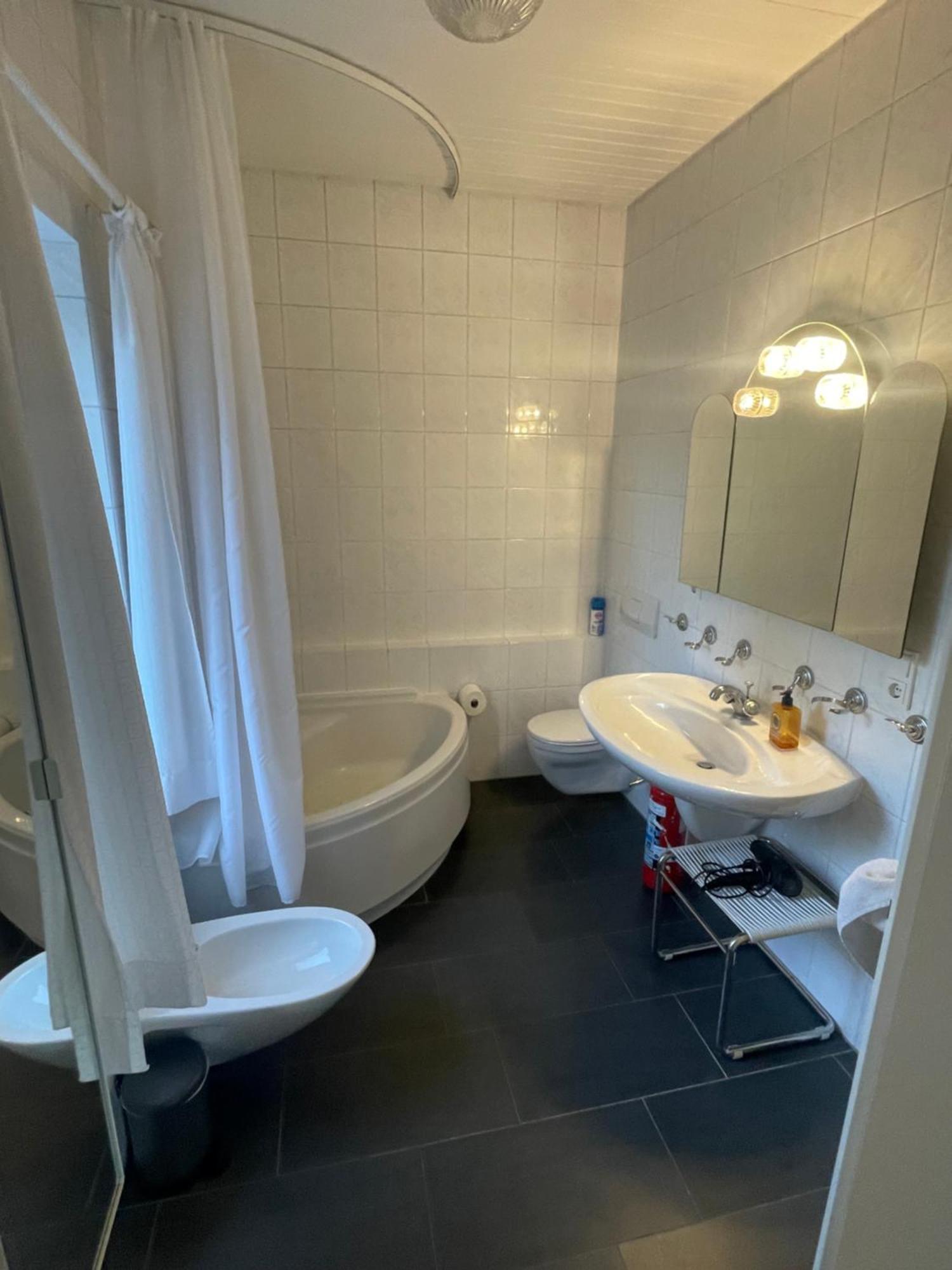 Ferienwohnung Av No.1 Düsseldorf Zimmer foto